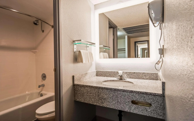 Best Western Yacht Harbor Hotel