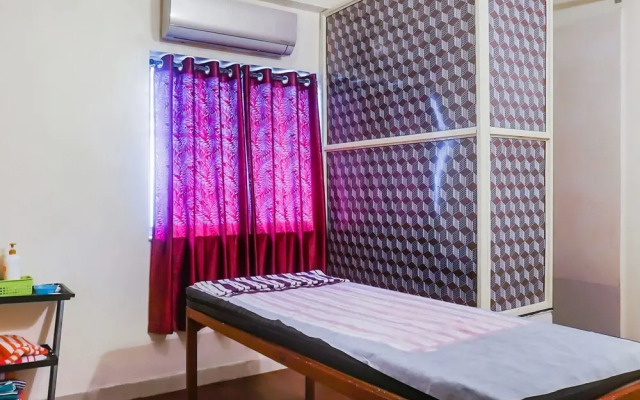 OYO 11551 Hotel Pioneer 2