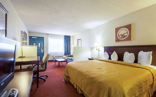 Econo Lodge Inn & Suites