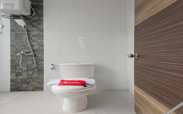 RedDoorz near Grand City Mall 2