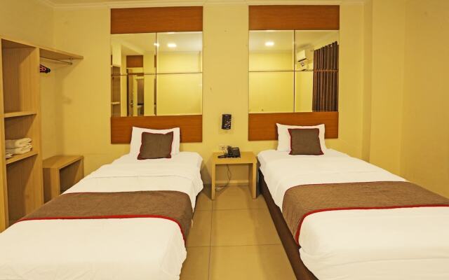 Super OYO Townhouse OAK Hotel Fiducia Serpong