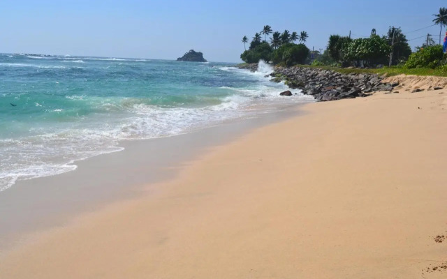 Siri Medura Surf Yoga Meditation Guesthouse And Hostel
