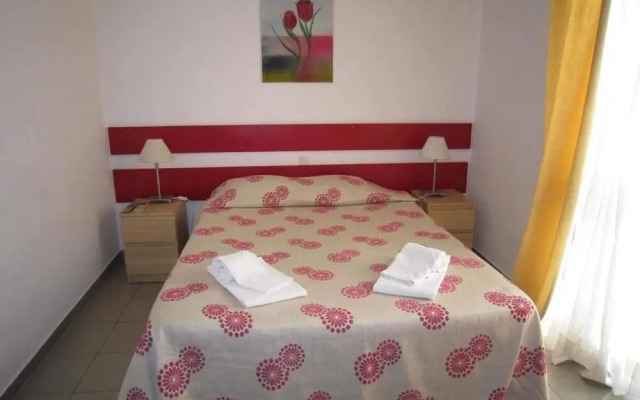 E-Nove Lounge Hostel Caffe