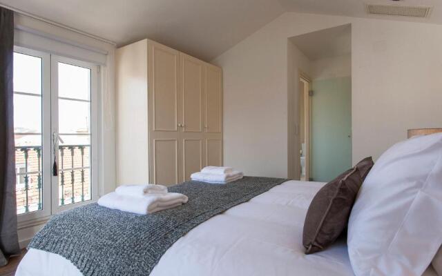 Chiado River View Deluxe Apartment