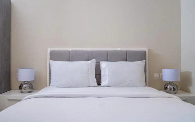 Chic Pool-view Studio With Balcony