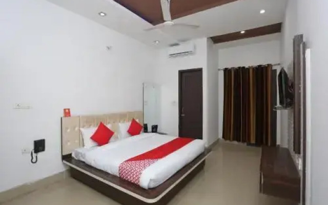 Hotel Abhinandan by OYO Rooms