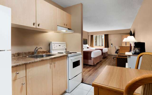 Days Inn by Wyndham Victoria Uptown