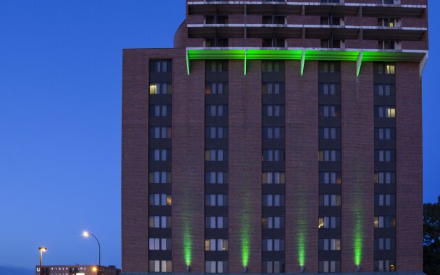 Holiday Inn Winnipeg-Airport West, an IHG Hotel