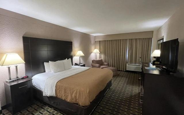 Quality Inn & Suites Cincinnati Downtown