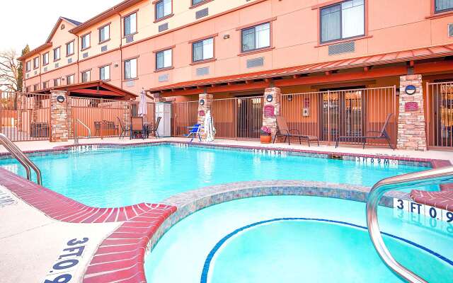 Best Western Plus Royal Mountain Inn & Suites