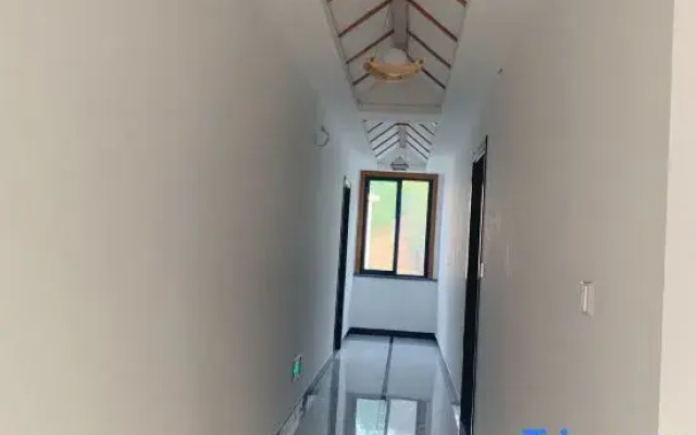 Rong She House
