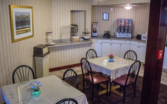 Red Roof Inn & Suites Newport – Middletown, RI