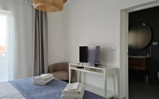 Exclusive Seafront Suites with hot tub