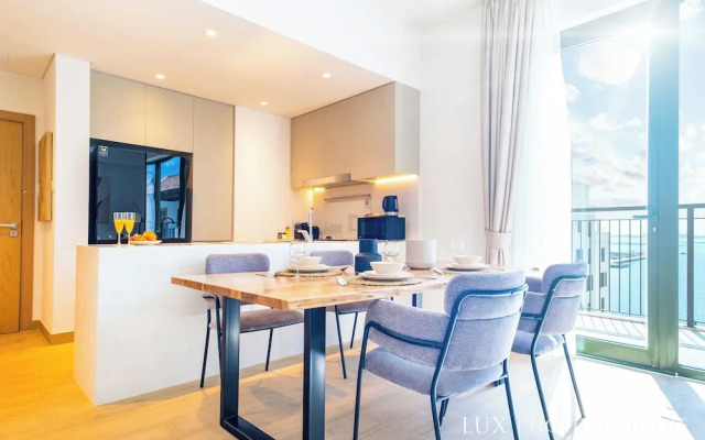 Lux  The La Rive Sea View Suite