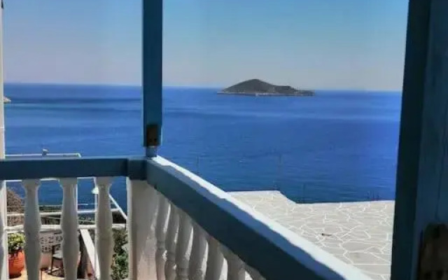 Vromolithos Studio In Spilia Leros