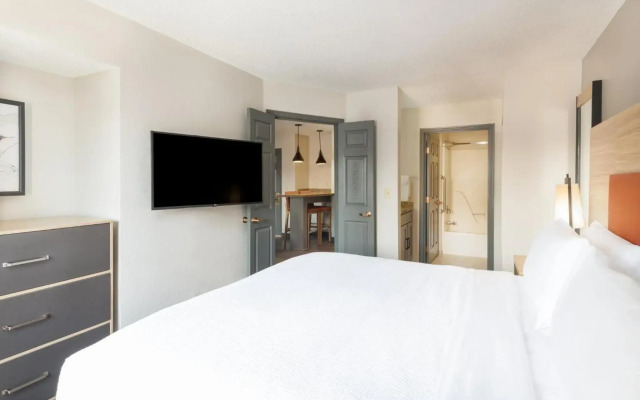 Candlewood Suites Eagan Arpt South - Mall Area by IHG