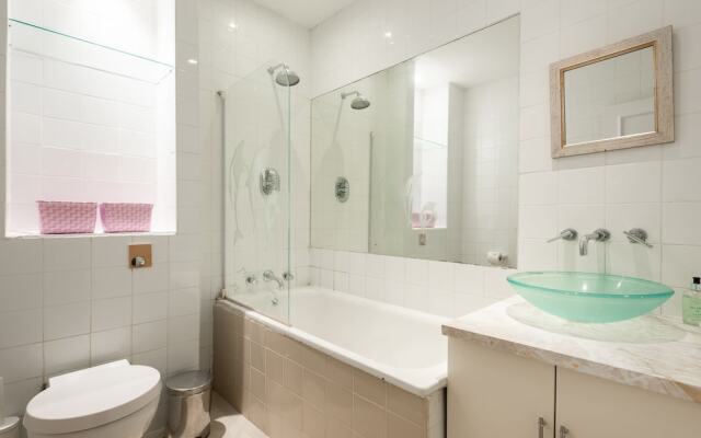 2 bedroom family home in trendy Notting Hill