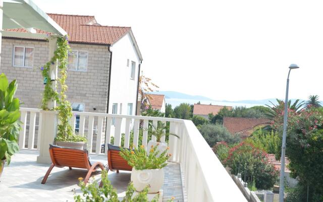 Dami - 100m from the sea - A4 Wind(2+1)