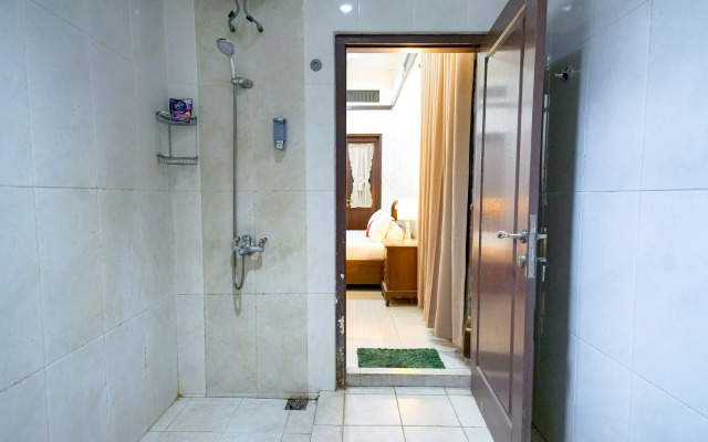 RedDoorz @ Avros Guest House Medan