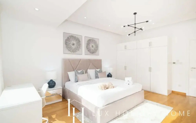 LUX The Meadows 5 Bed Villa