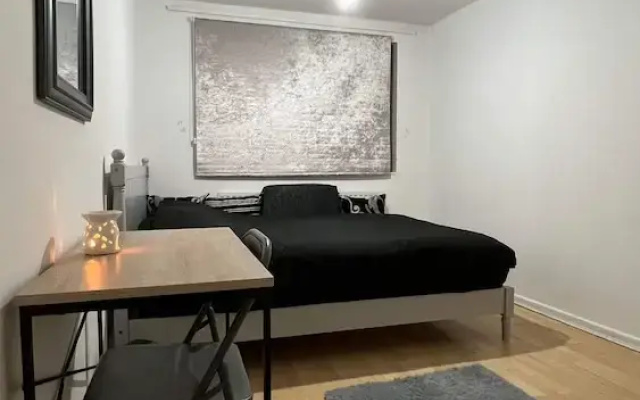 Room in House - Downtown Delight - Superior Double Room