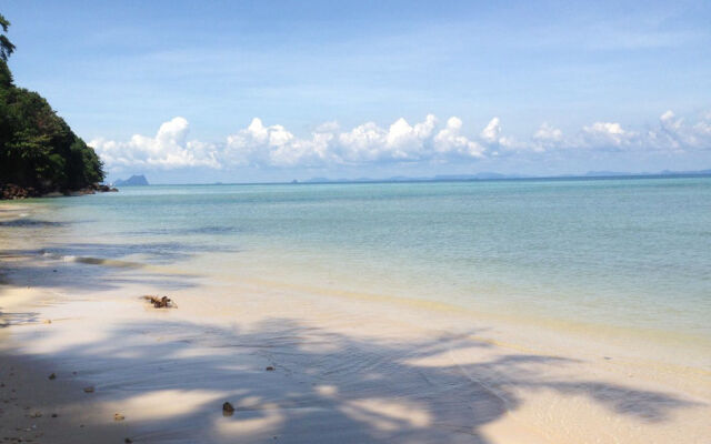Koh Ngai Cliff Beach Resort