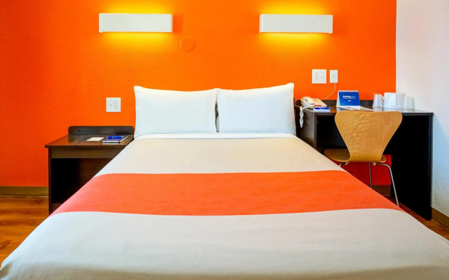 Motel 6 Carlsbad, CA Beach