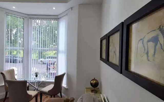 Botanic Gardens Oasis: Urban Convenience & Comfort