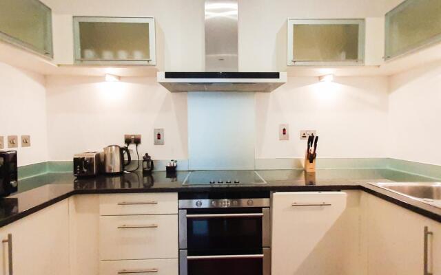 One Bed Apartment in South Quay, Canary Wharf