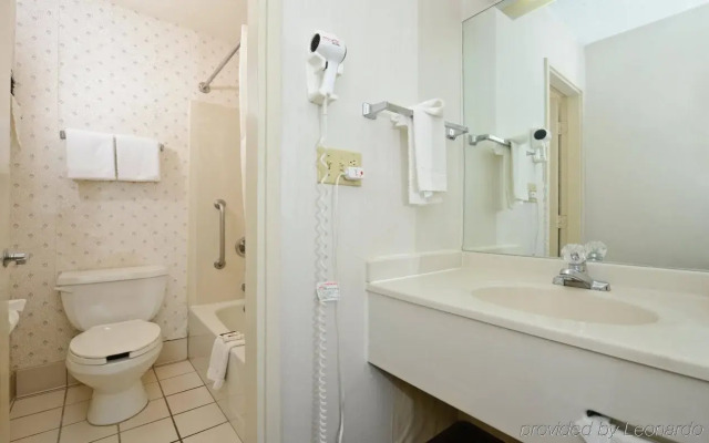 Americas Best Value Inn & Suites - Overland Park/Kansas City - Closed