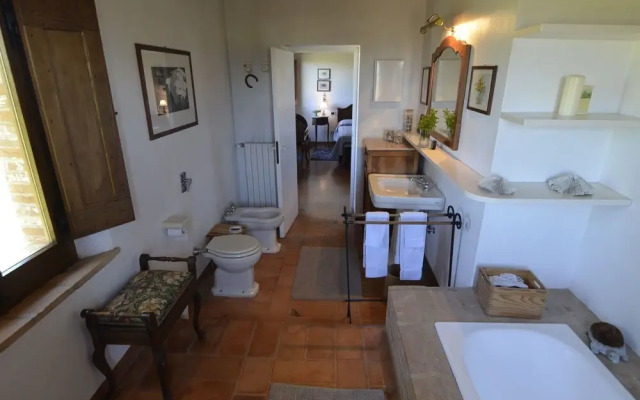 Pleasant Villa In Valiano With Terrace, Garden, Sun-Loungers