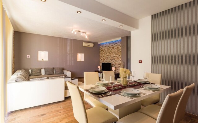 Amazing Home in Pula with Hot Tub, WiFi & 4 Bedrooms
