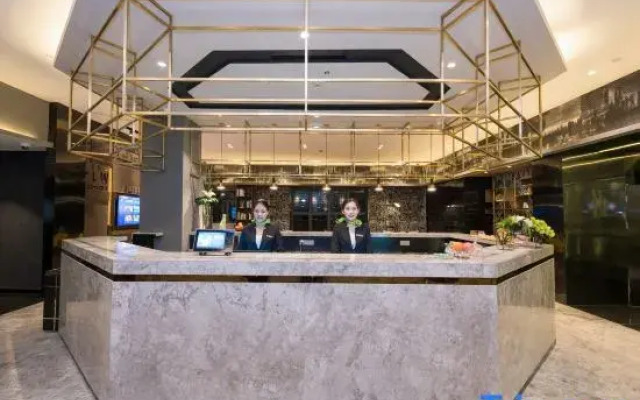 Wanhe Zhizhen Hotel (Shanghai Sun Moonlight Dapuqiao Subway Station)