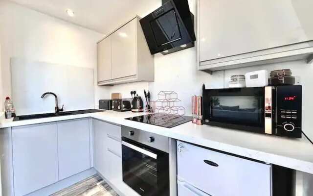 Remarkable 2-bed Apartment in Liverpool