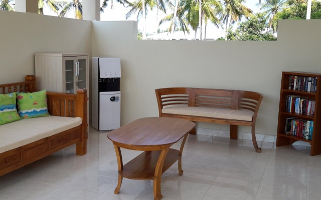 Whiterose Guesthouse – Guest Rooms – Mataram