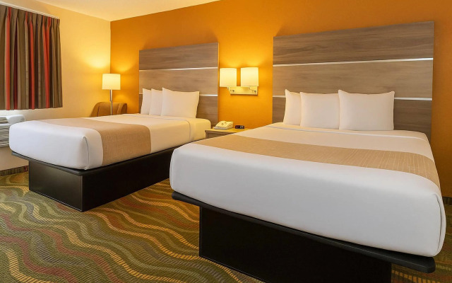 Travelodge by Wyndham Muskegon