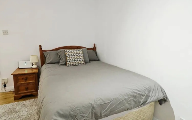 Egremont 2-br Flat With Free Parking & Wi-fi
