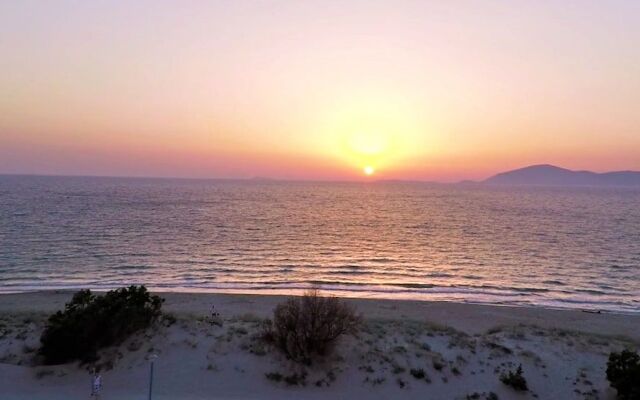 Seabreeze Villa - with Jacuzzi & heated pool