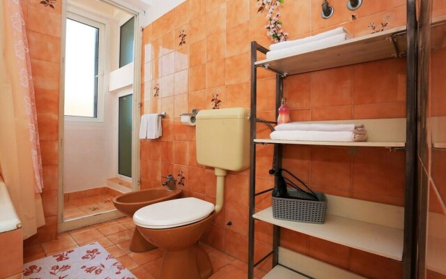 Spacious Apartment By The Beach