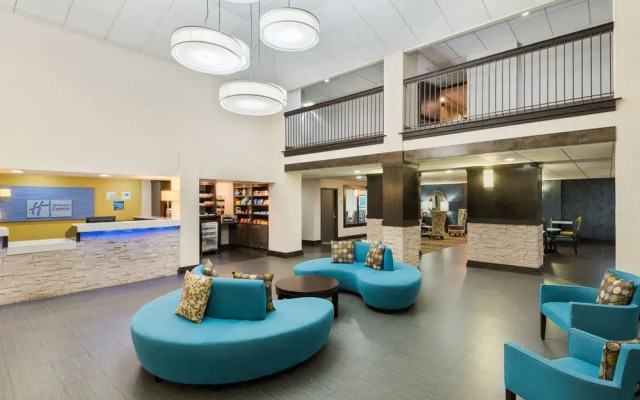 Holiday Inn Express And Suites Bentonville