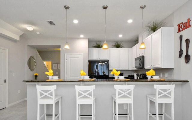 Four Bedrooms Townhome 5122