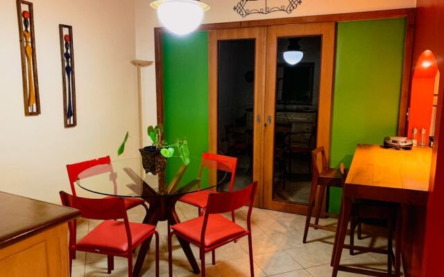 Espaço gourmet e home-office na Granja Viana