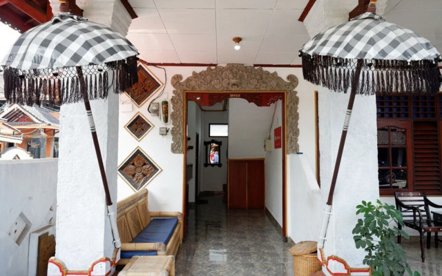 RedDoorz near Mayura Park Lombok 2