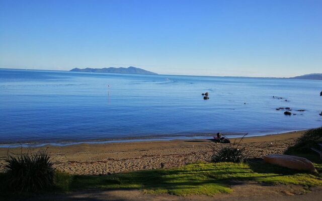 Kapiti Waves Beach Retreat