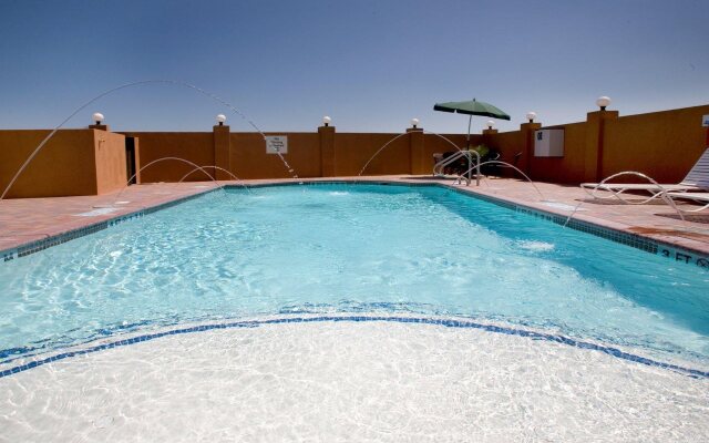 Holiday Inn Express & Suites Kingsville by IHG