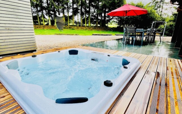 Charming Chalet in Waimes With Sauna and Jacuzzi