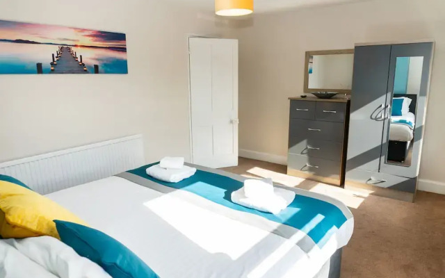 Comfy, 2 Bed House, Sleeps 6 with Garden and Free Parking in Cheltenham