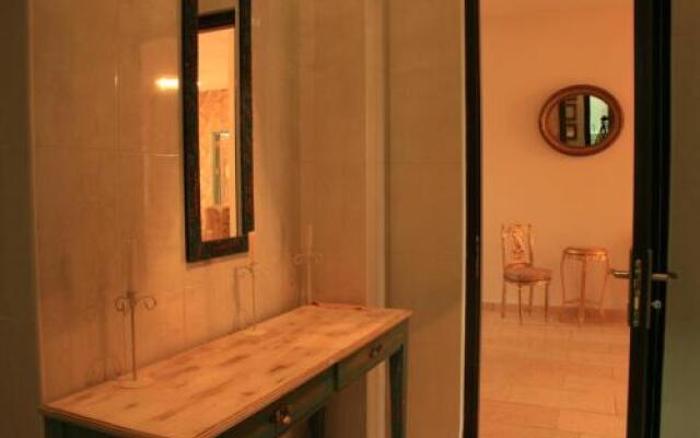 Hotel Pirosmani