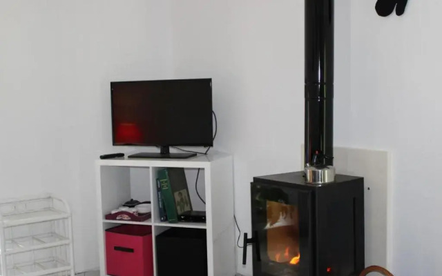 Gîte Châtel-de-Neuvre, 2 pièces, 3 personnes - FR-1-489-22