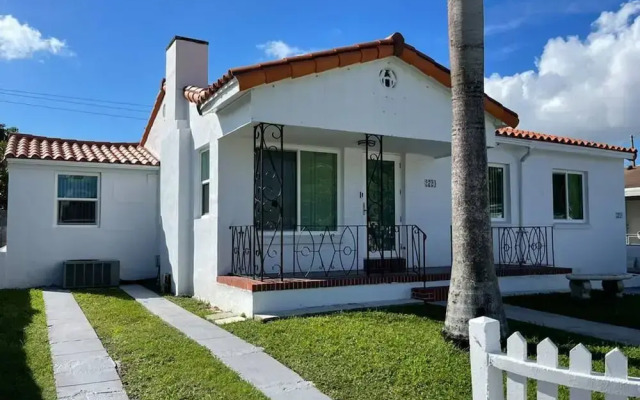 Cozy and Super Location 2 BR